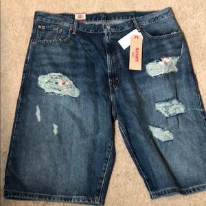 LEVIS 569 Shorts Denim -Mens . NWT. Size 42